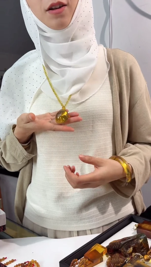 未镶嵌颈饰琥珀燊**荣琥珀0710052