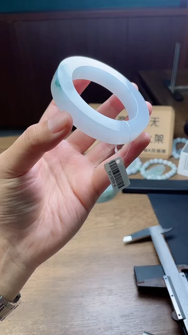 定制翡翠手镯未镶嵌定制