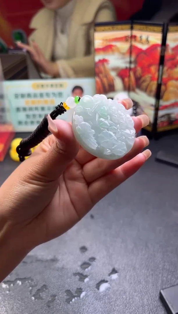 【闪购商品】翡翠颈饰未镶嵌荷塘月色