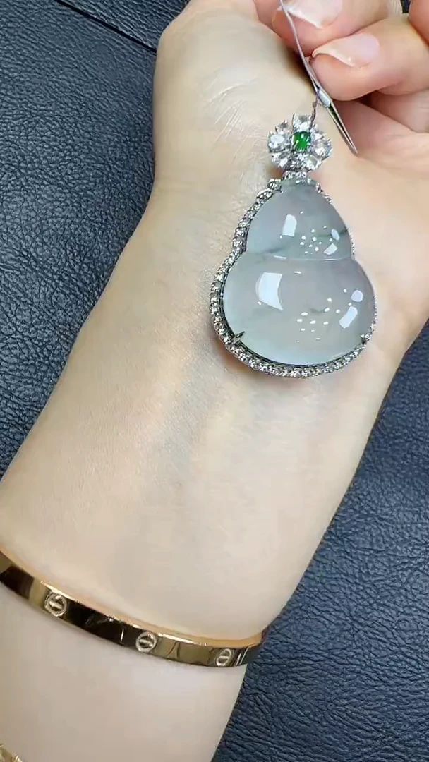 18K金镶嵌挂件翡翠葫芦 不含链