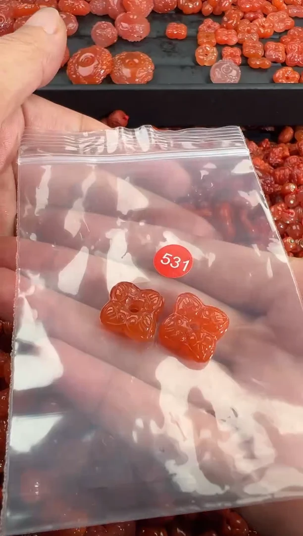 南红玛瑙未镶嵌颈饰1