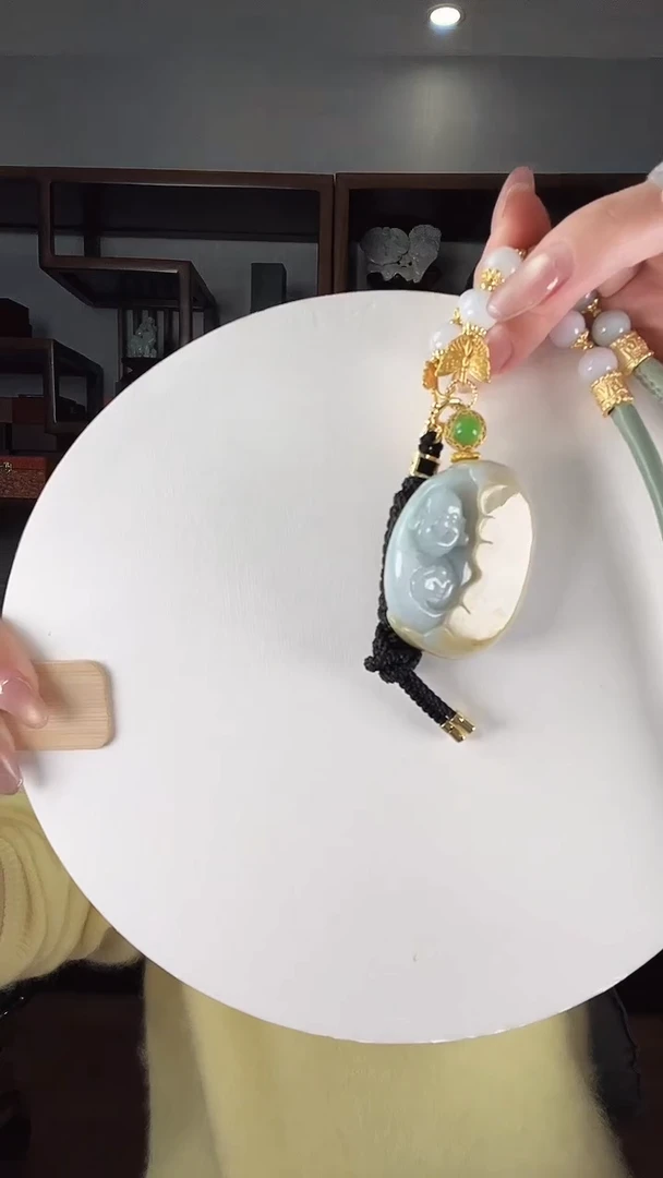 【闪购商品】翡翠颈饰未镶嵌佛