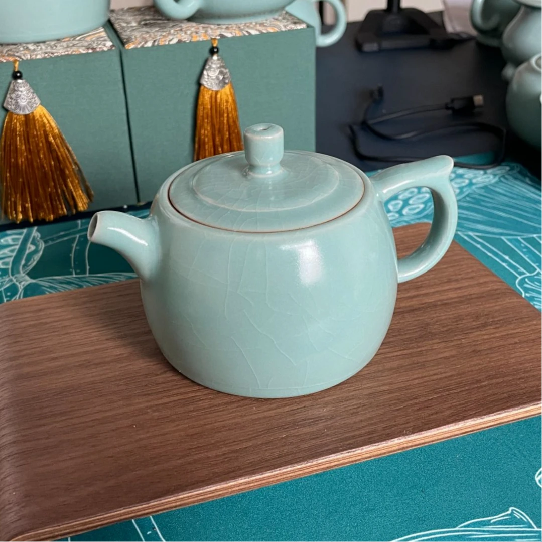 微瑕  清凉寺 原产地原矿釉汝瓷 大开片 天青 井栏壶