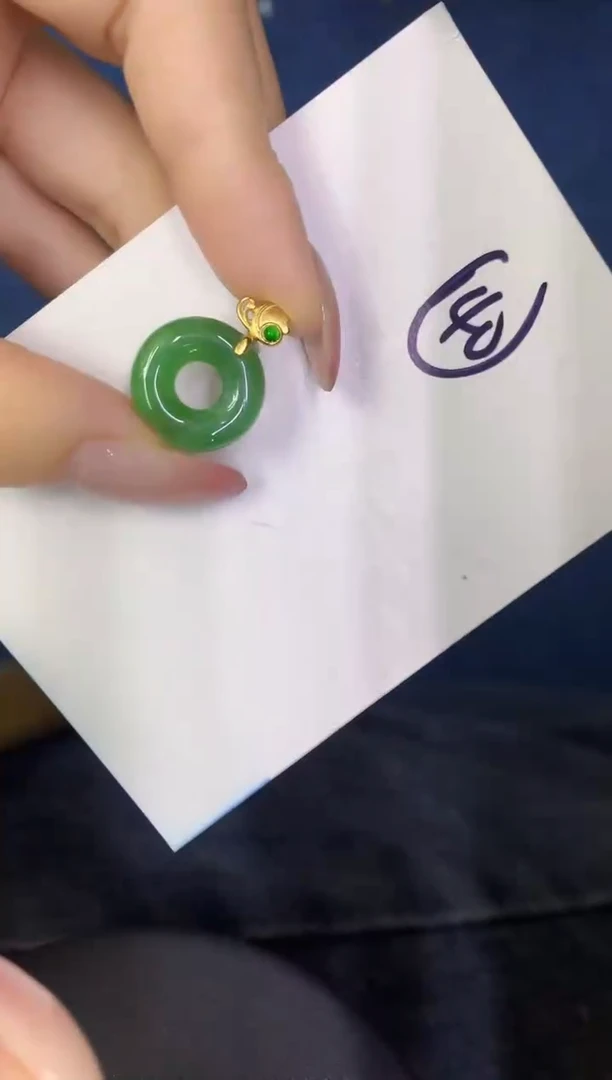 翡翠未镶嵌颈饰缅甸天然翡翠A货