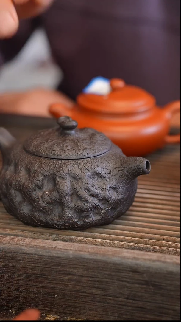 茶壶紫砂供春 黑金砂 240cc