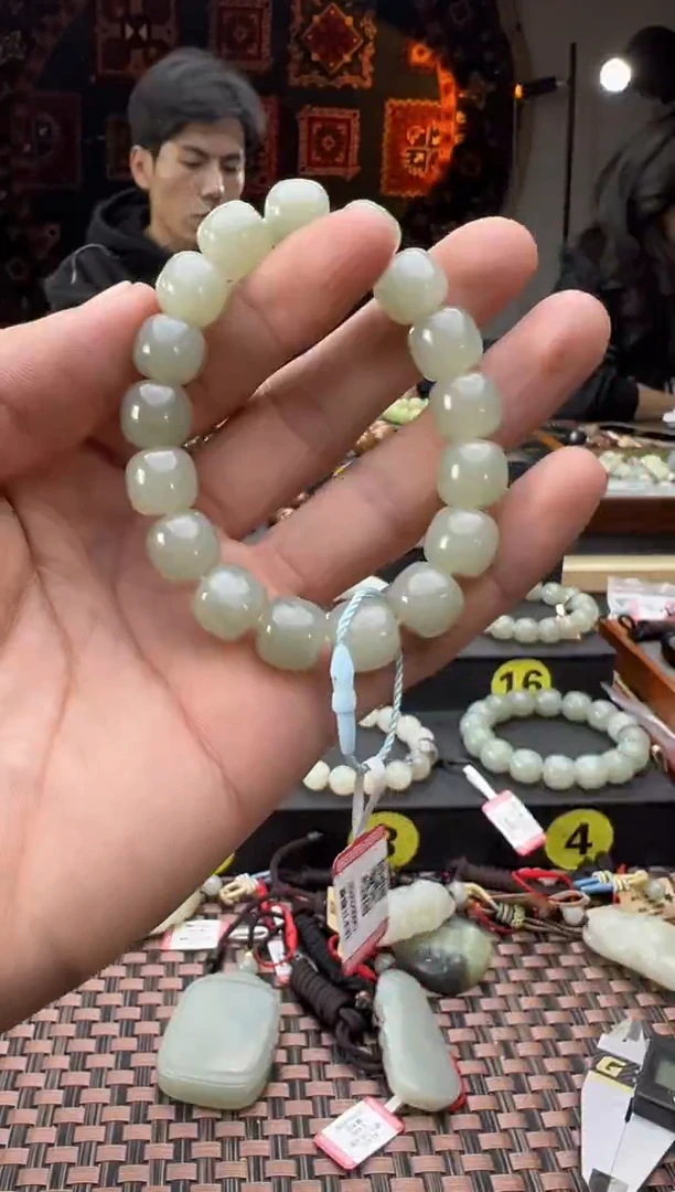 未镶嵌手串和田玉且末料青白玉老型珠手串卡11*12