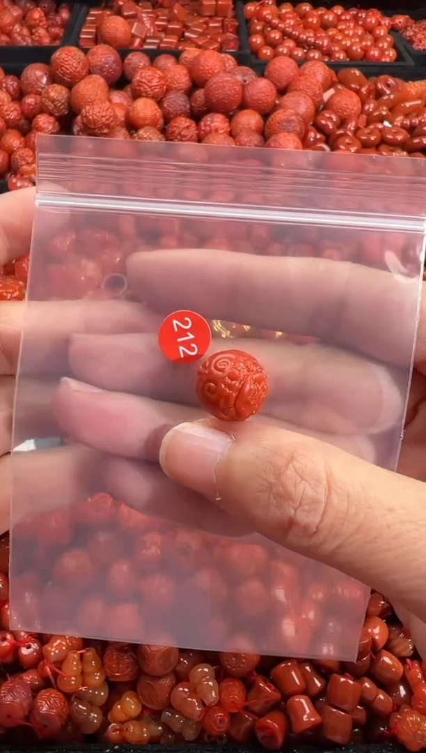 南红玛瑙未镶嵌颈饰1