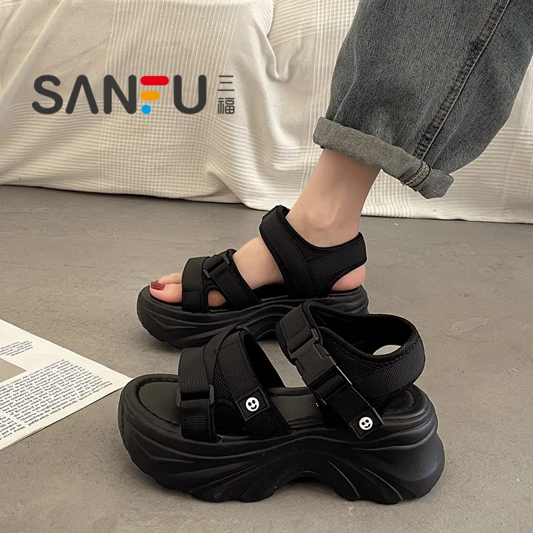 三福爆款超火厚底运动凉鞋女款夏季外穿高级感2025新款沙滩罗马鞋