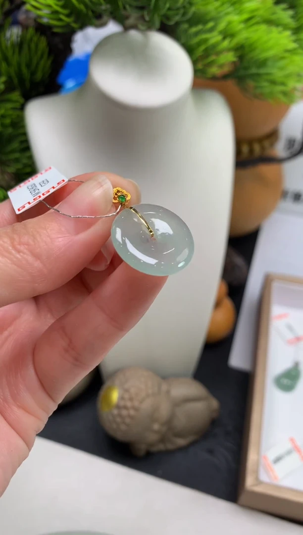 颈饰未镶嵌翡翠小*菲---124183