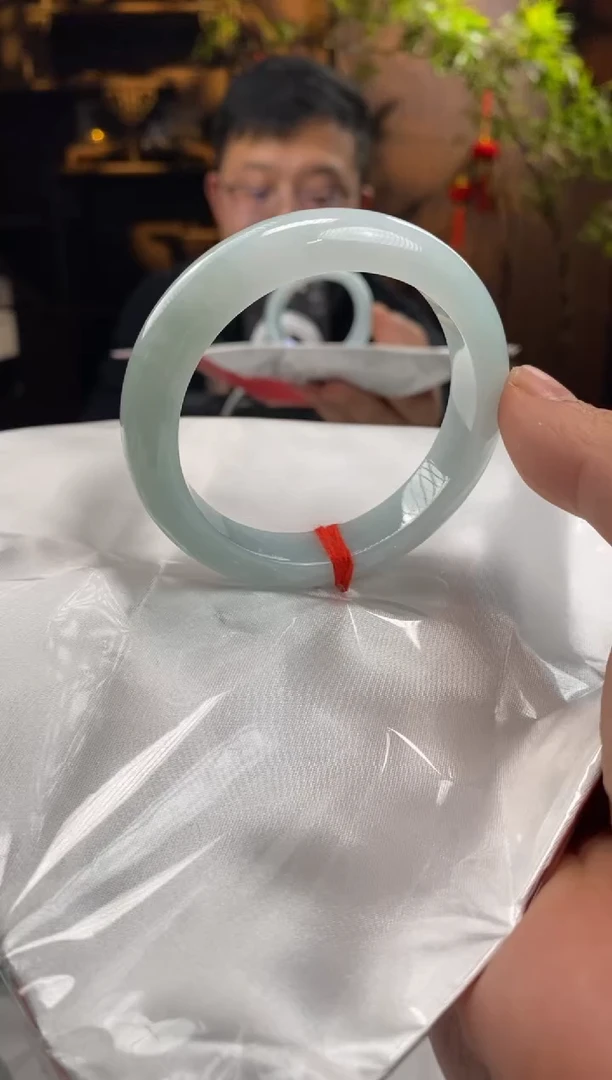 未镶嵌手镯翡翠sa168，56-57圈口