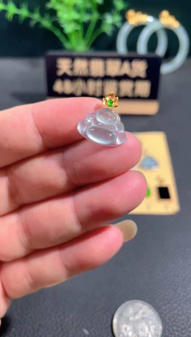 翡翠18K金镶嵌颈饰翡翠