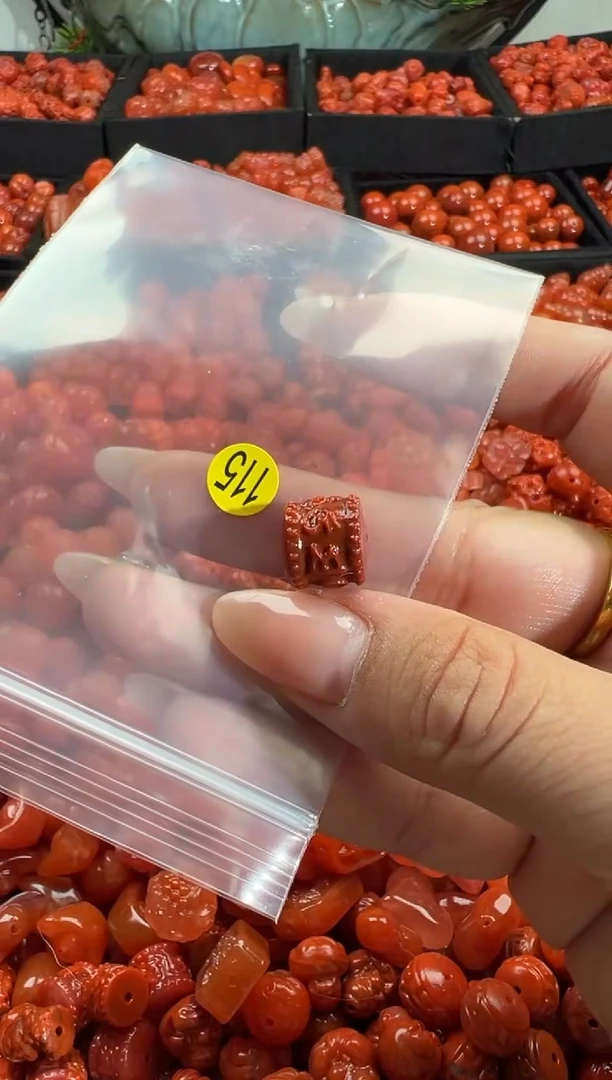 颈饰未镶嵌南红玛瑙1