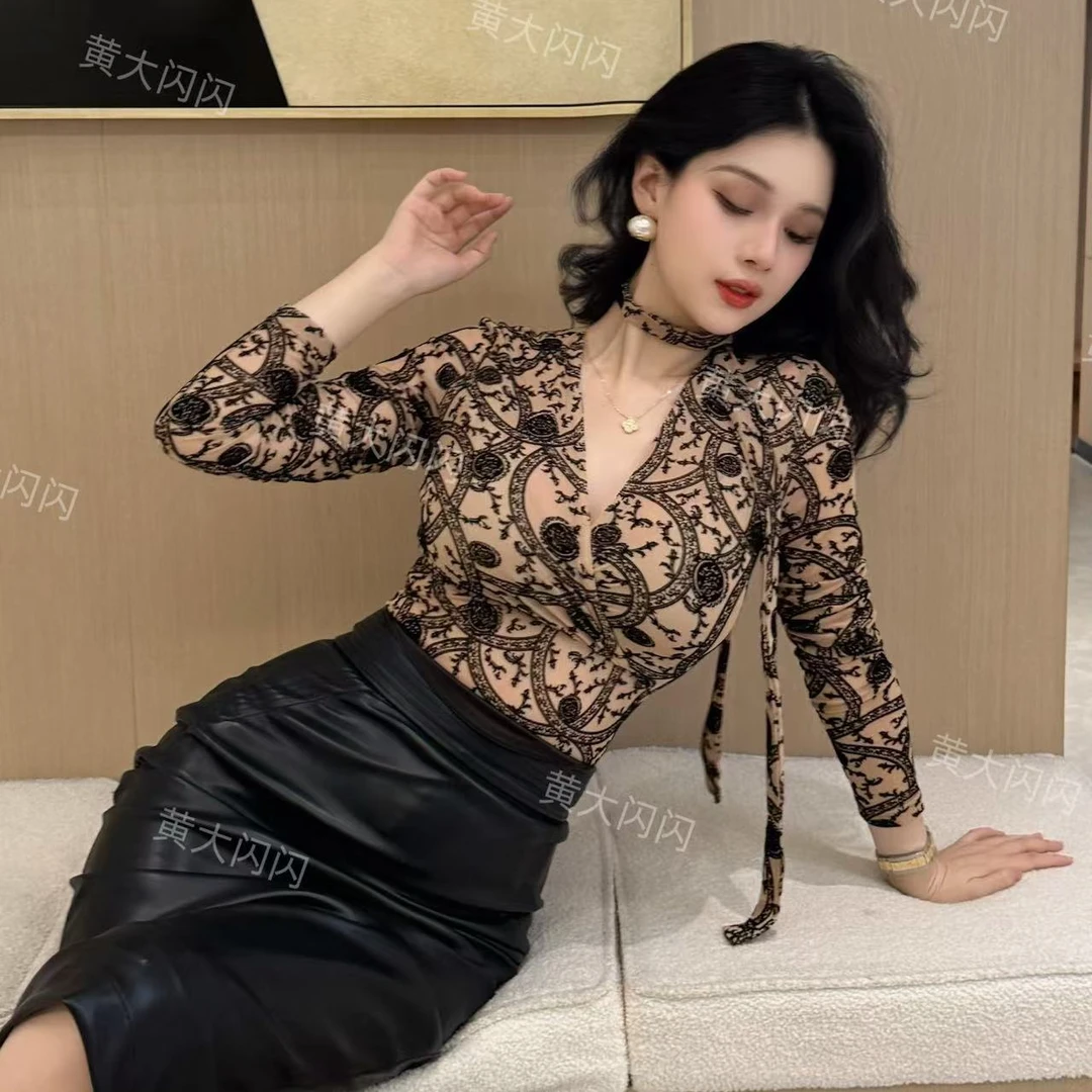 闪闪推荐【气质女人】新款随拍纯欲设计小众性感上衣SSY1370