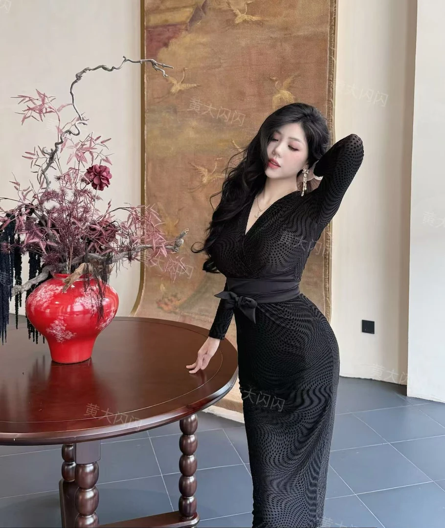 闪闪推荐【无痛变大2.0】随拍气质有弹力纯欲长袖时尚连衣裙SSY1249