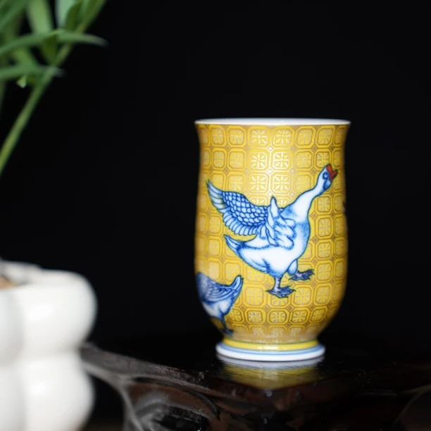 水造  青花黄釉合家欢玉兰杯纯手工