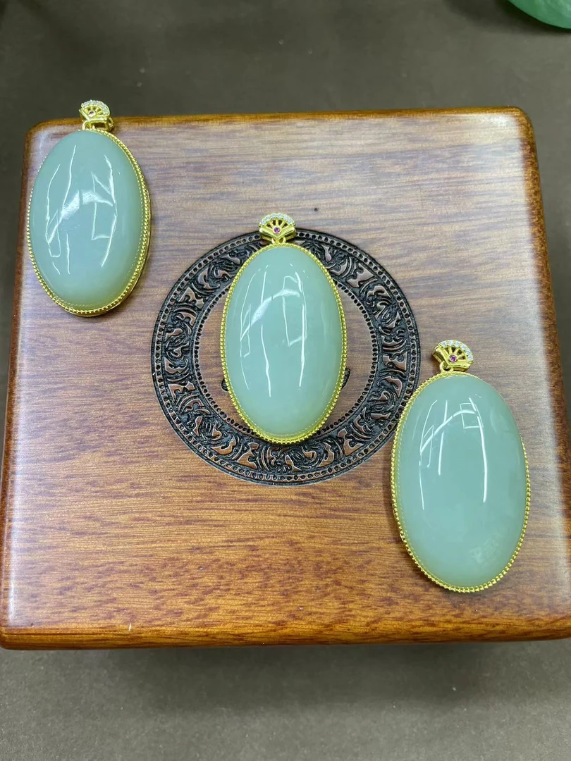 和田玉大蛋面银镶嵌吊坠（颜色微区多样性发货拍一发一）