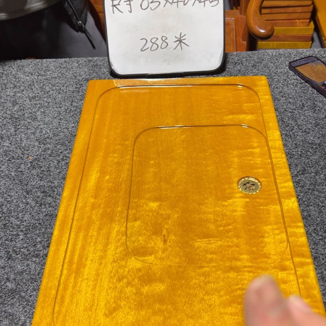【闪购商品】雕刻木材M****n
