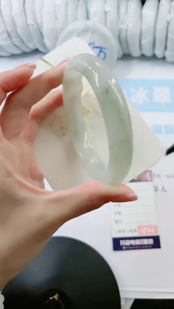 【闪购商品】石英质玉手镯未镶嵌0631110710-62