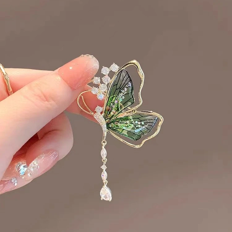 合金胸针 蝴蝶胸针女半透明轻奢昆虫流苏文艺新款送人生日礼物