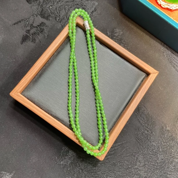 和田玉碧玉苹果绿3.5mm珠子高色