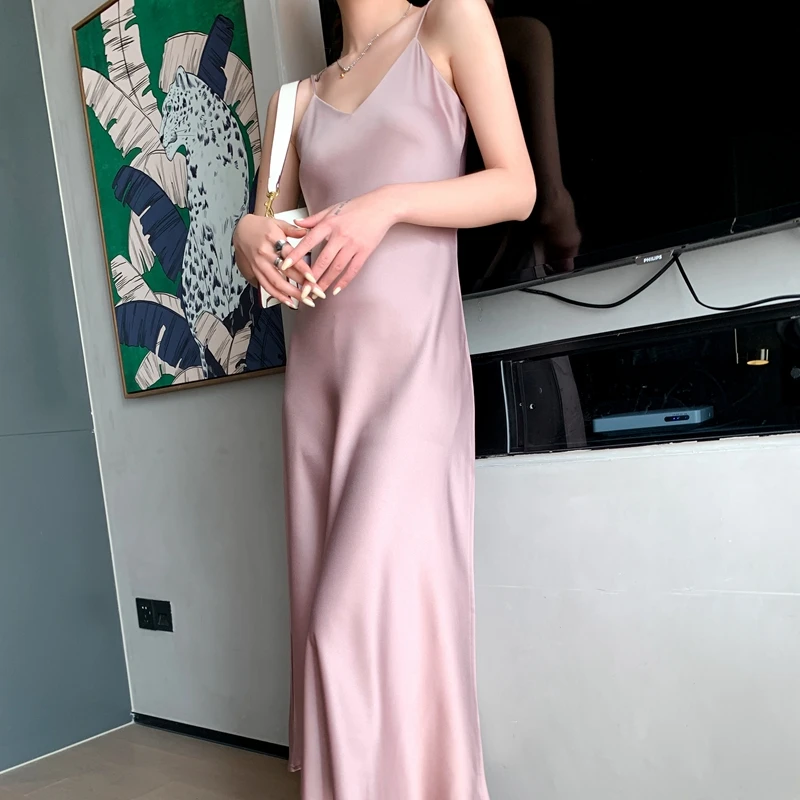 {重磅福利】缎面V领性感夏季美背宽松连衣裙大码百搭内搭外穿打底