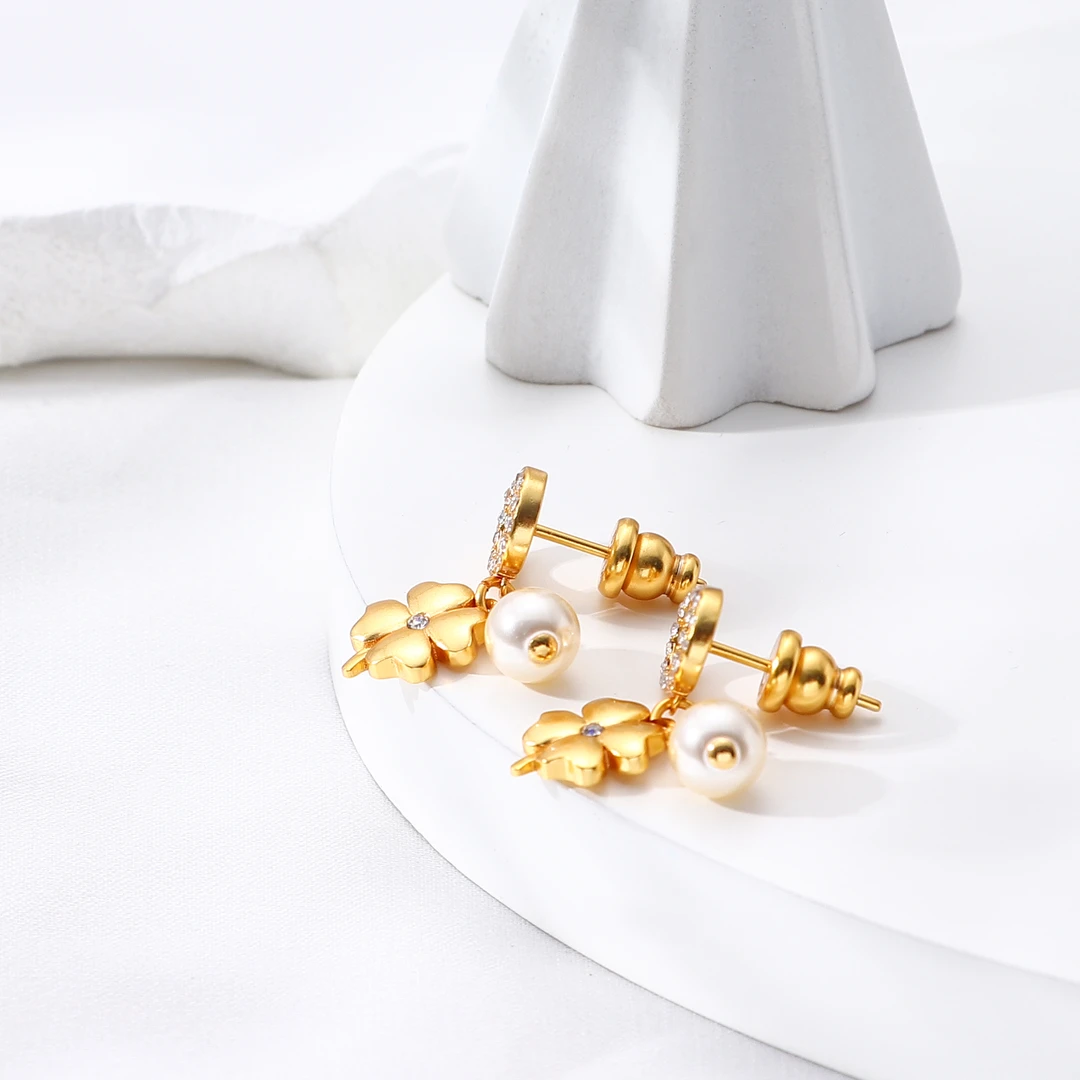 Tender Jinger 铜合金耳饰 秋冬新款字母幸运草耳饰气质高级感