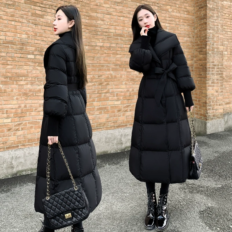 黑色系带翻领长过膝外套2025年新款女装冬季修身收腰长款羽绒服女