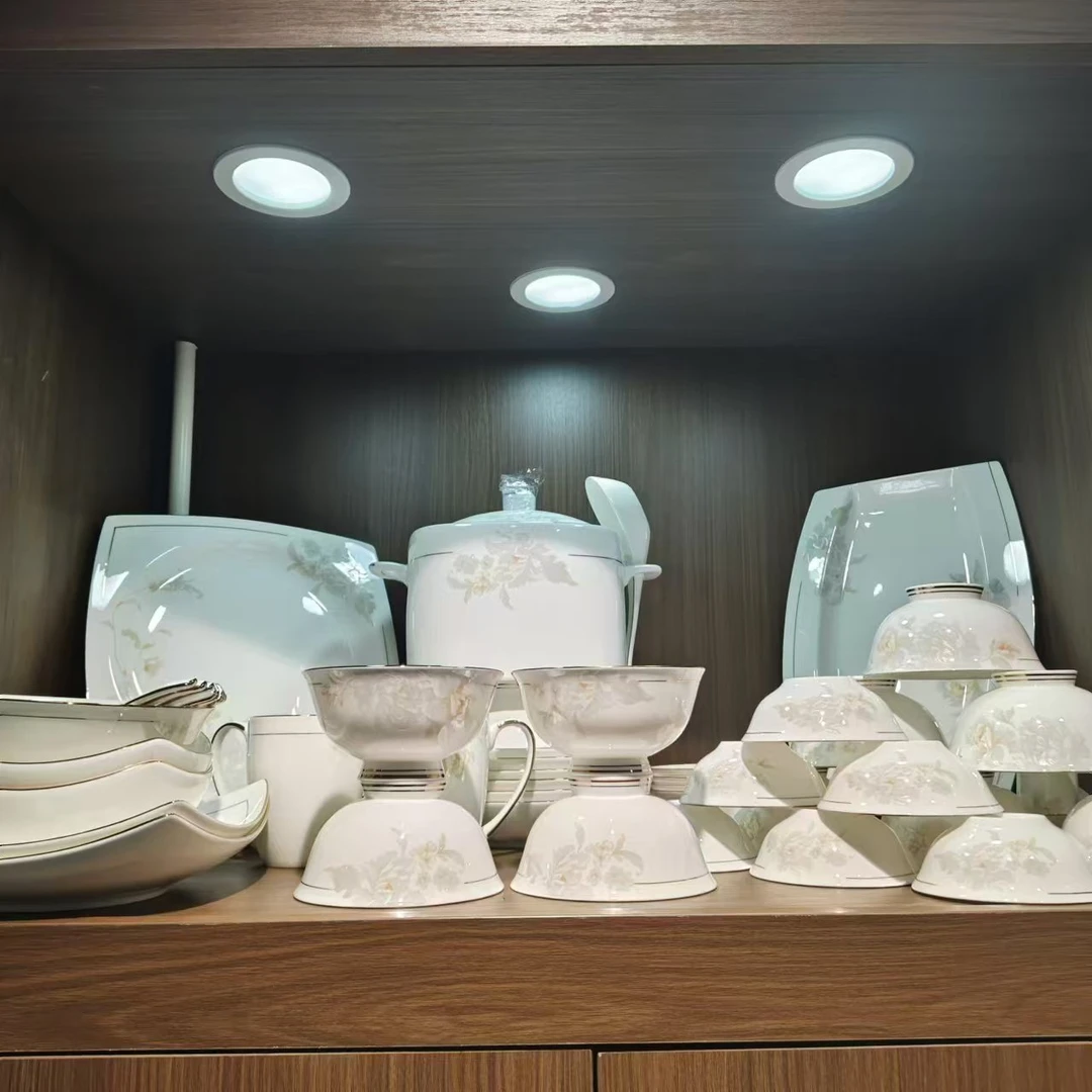 【贵夫人】景德镇餐具套装中式家用家庭碗碟盘陶瓷结婚送礼轻奢高档