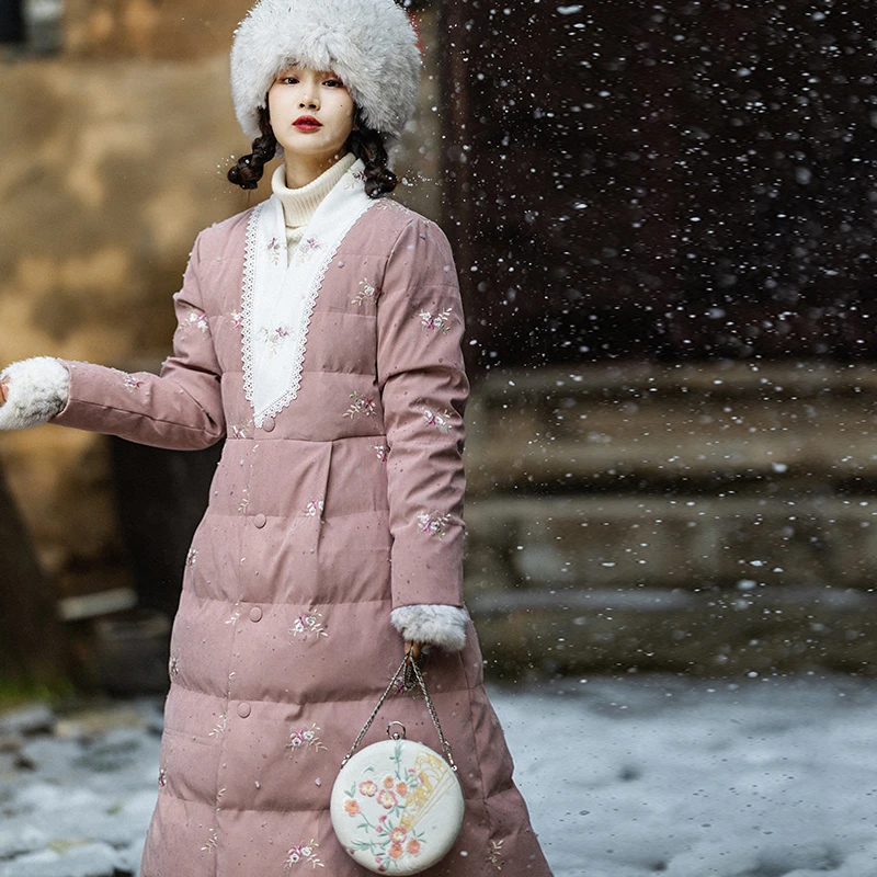 现货【粉融香雪】国风刺绣汉元素羽绒女冬中长款2022加厚白鸭绒