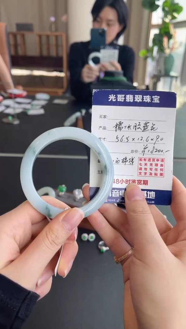 【闪购商品】翡翠手镯未镶嵌光哥特推翡翠糯冰胶飘花正圈手镯