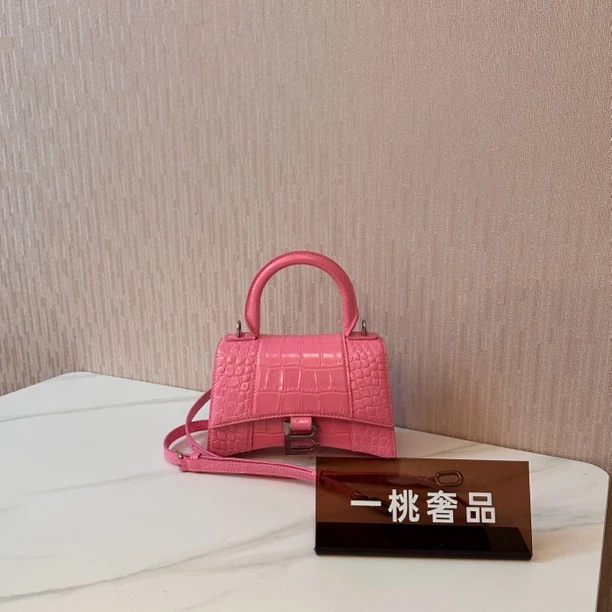 95新 Balenciaga/巴黎世家 一桃/实际98新/巴黎世家 粉色xs沙漏