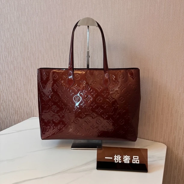 95新 LV 一桃/lv 中古漆皮单肩包