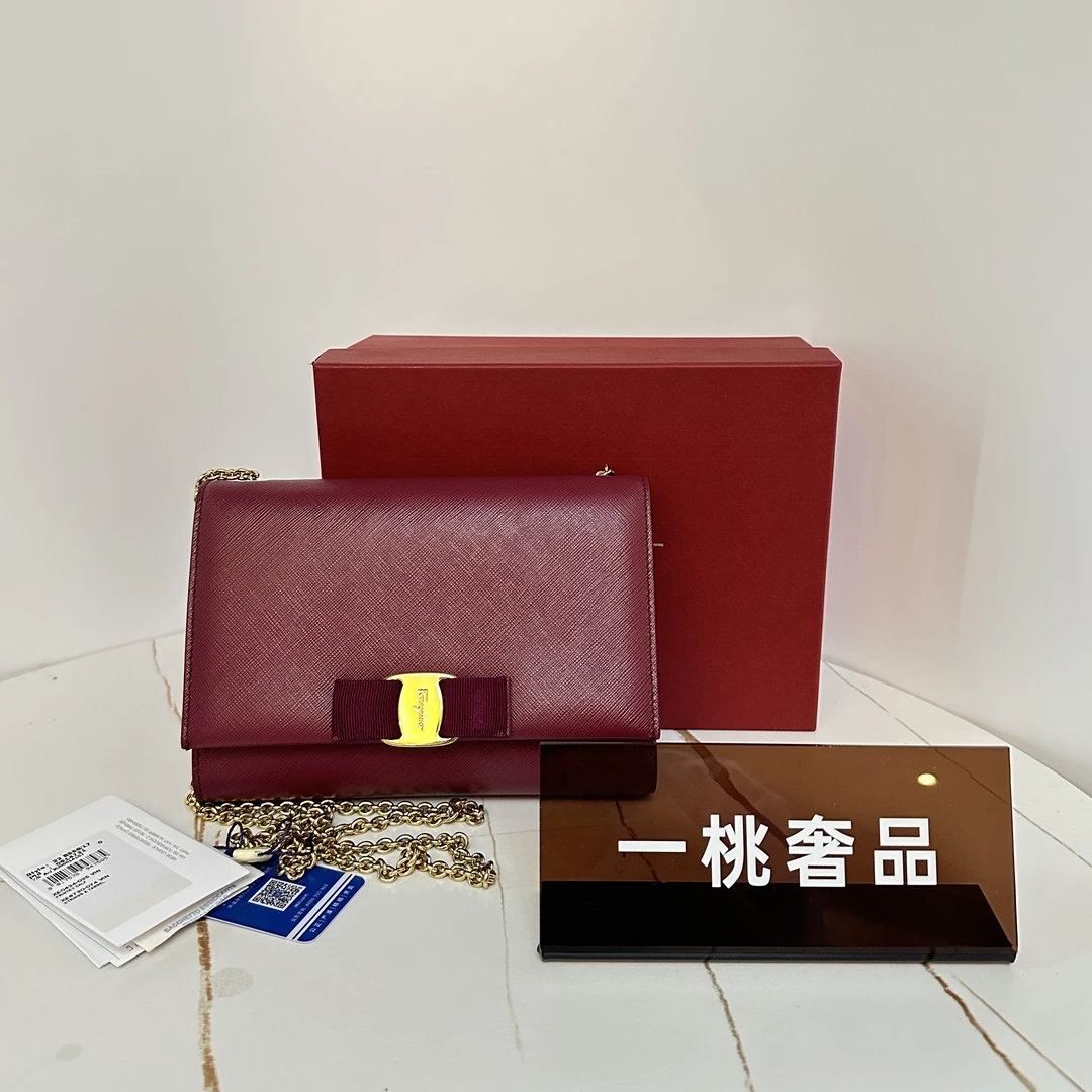 95新 FERRAGAMO/菲拉格慕 一桃/实际98新/菲拉格慕红色蝴蝶结斜挎