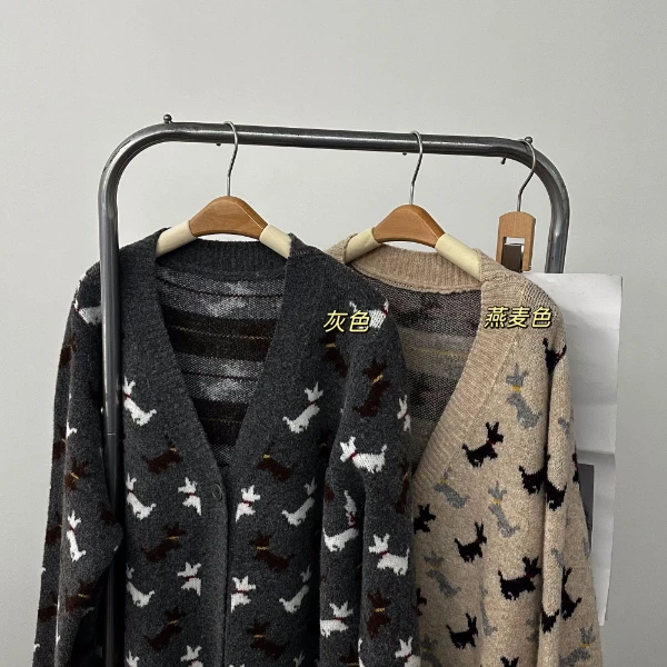 【瘦瘦】满身小狗-秋冬两色V领正肩磨毛宽松开衫长袖毛衣S01062