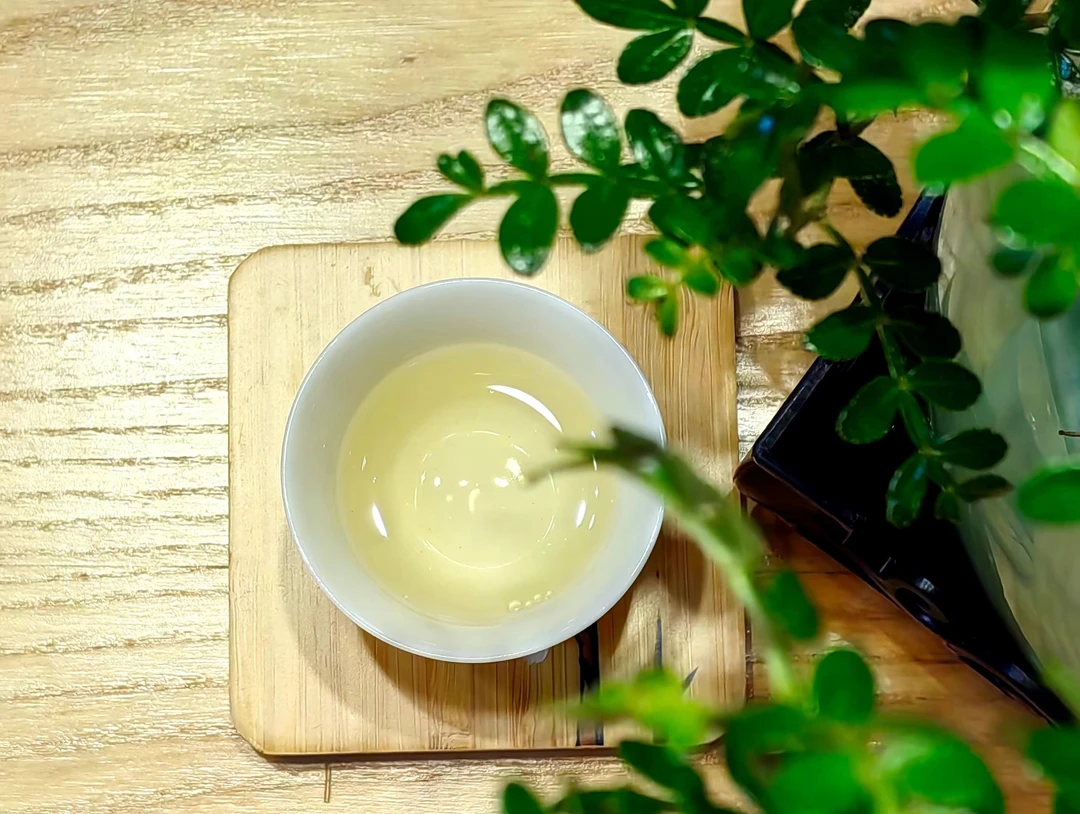 2024年 凤冠山  普洱茶 生茶