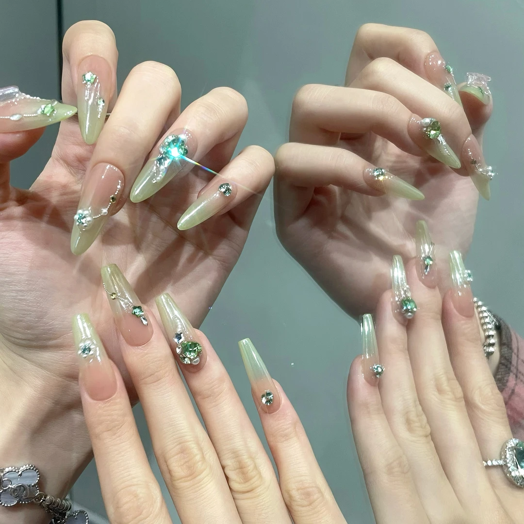 【青苹果】缇觅轻奢绿色桃心电镀粉纯手工全施华洛钻穿戴甲