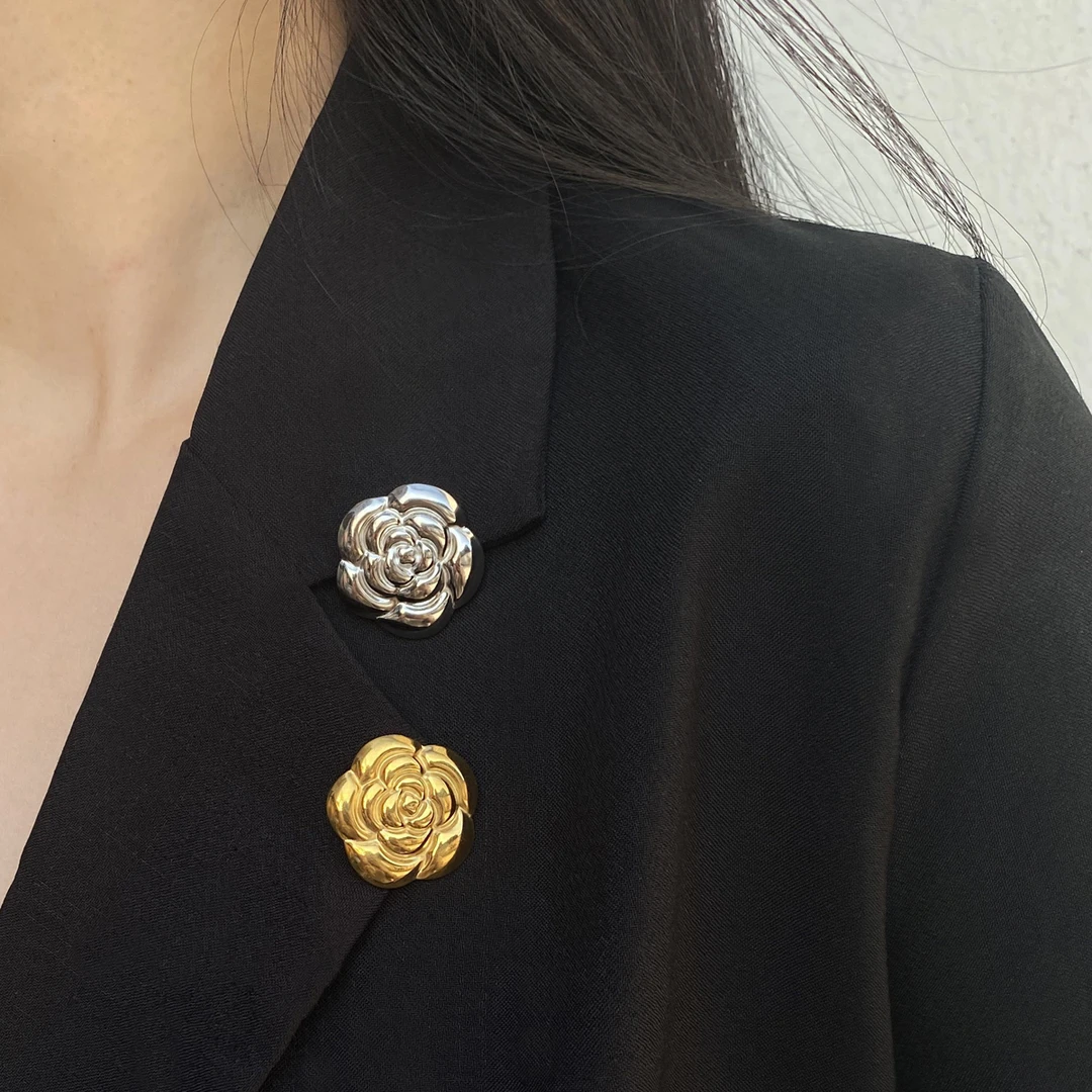 合金胸针 金属山茶花徽章小胸针女小众纽扣领针西装胸花别针配饰