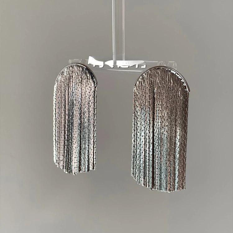 铜合金耳饰 金属蛇骨链线条流苏耳钉耳环高级感走秀长款个性耳饰