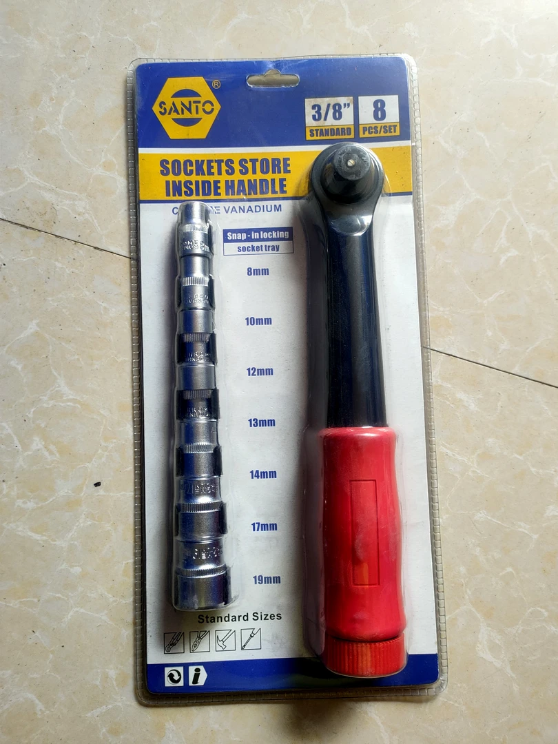 塑料柄中飞扳手内含套筒