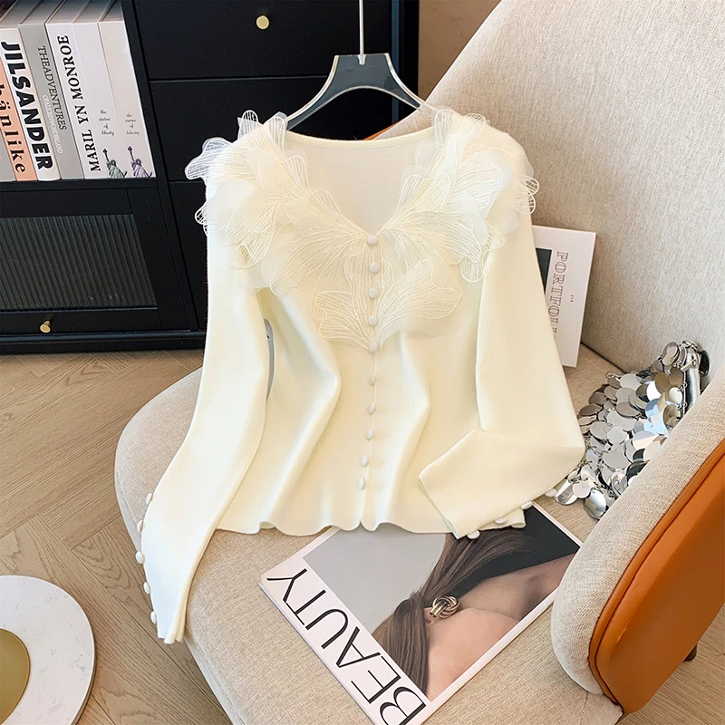 法式蕾丝花边v领长袖针织衫女秋冬新款高级感内搭打底衫杏色上衣