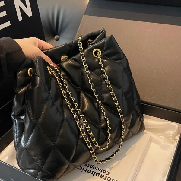 复古大容量包包女2024新款秋冬时尚菱格链条包通勤单肩斜挎水桶包