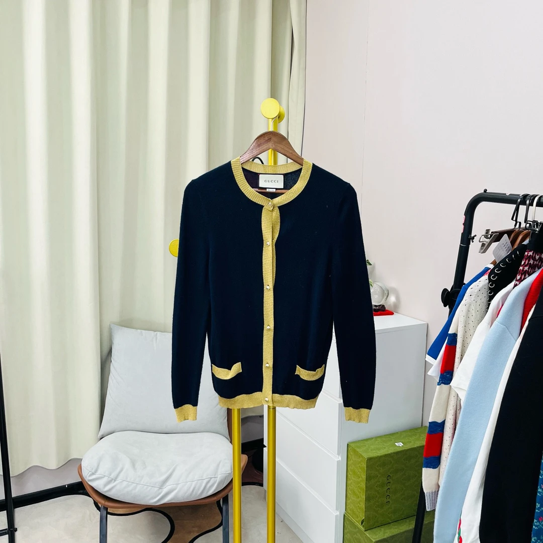 99新 GUCCI/古驰 藏蓝色金边珍珠扣毛衣 M码 99新