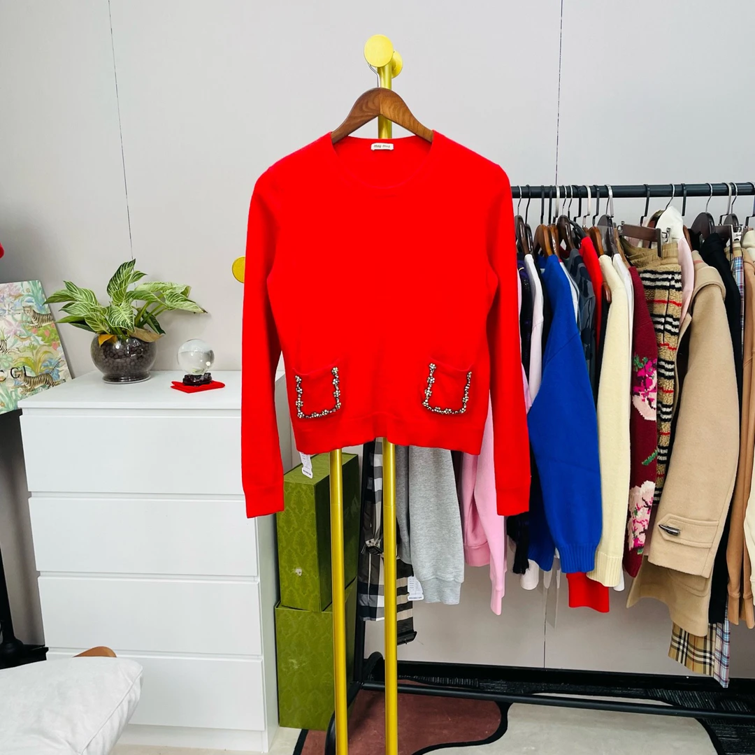 99新 MIU MIU/缪缪 红色水钻口袋毛衣 36码