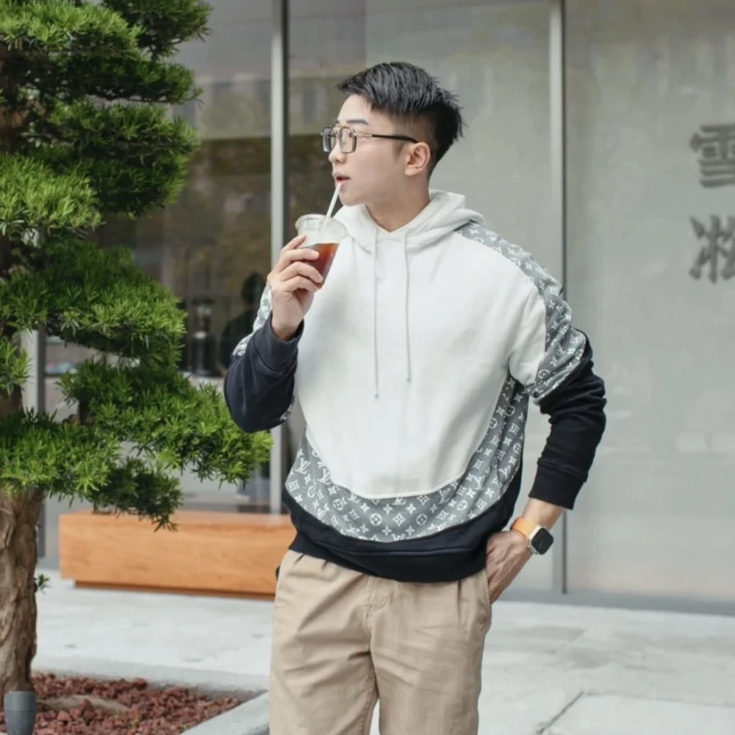 99新 LouisVuitton/路易威登 白色圆周率帽衫 公价11700
