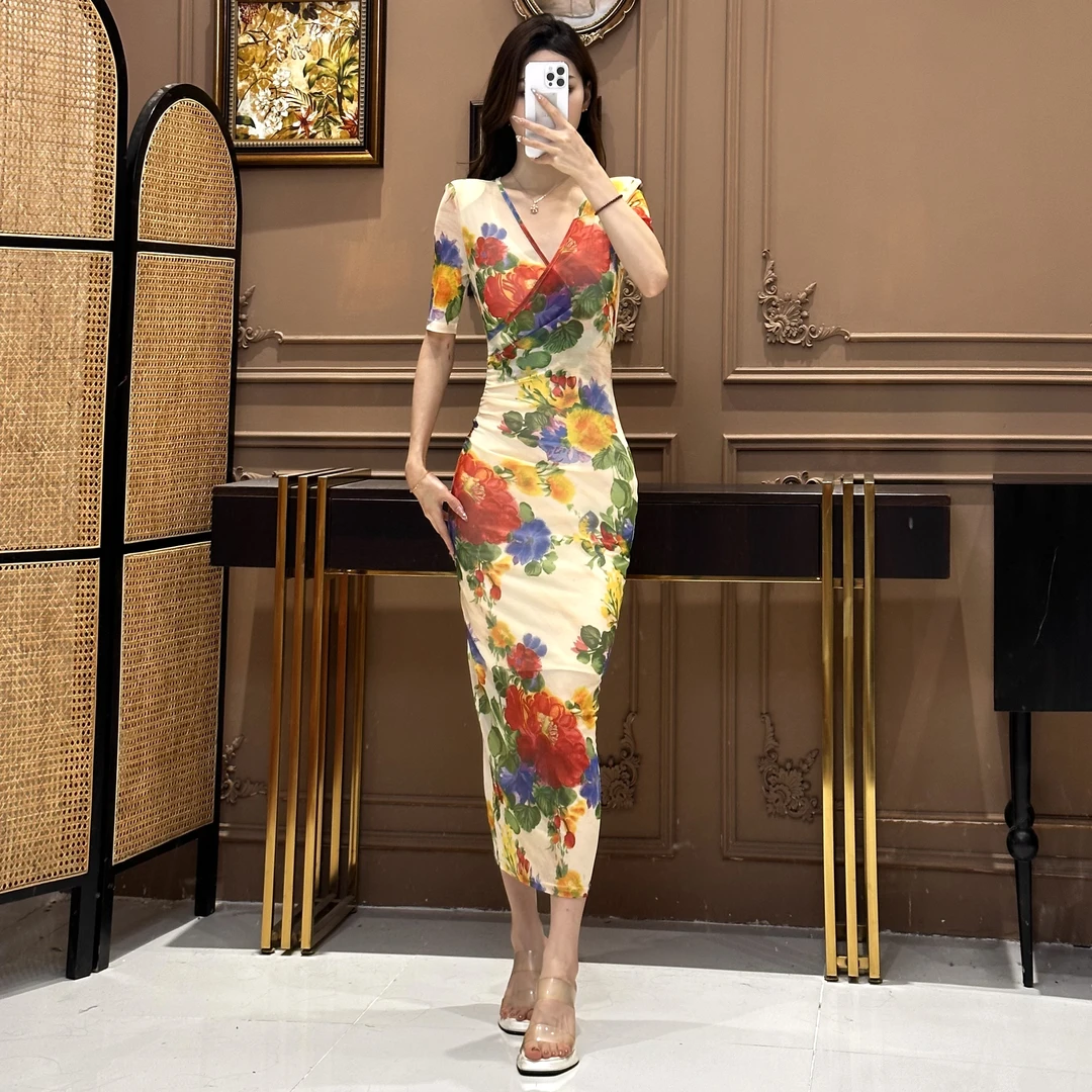 气质女人味V领中袖加州梦境显瘦修身时尚百搭网纱包身连衣裙长裙