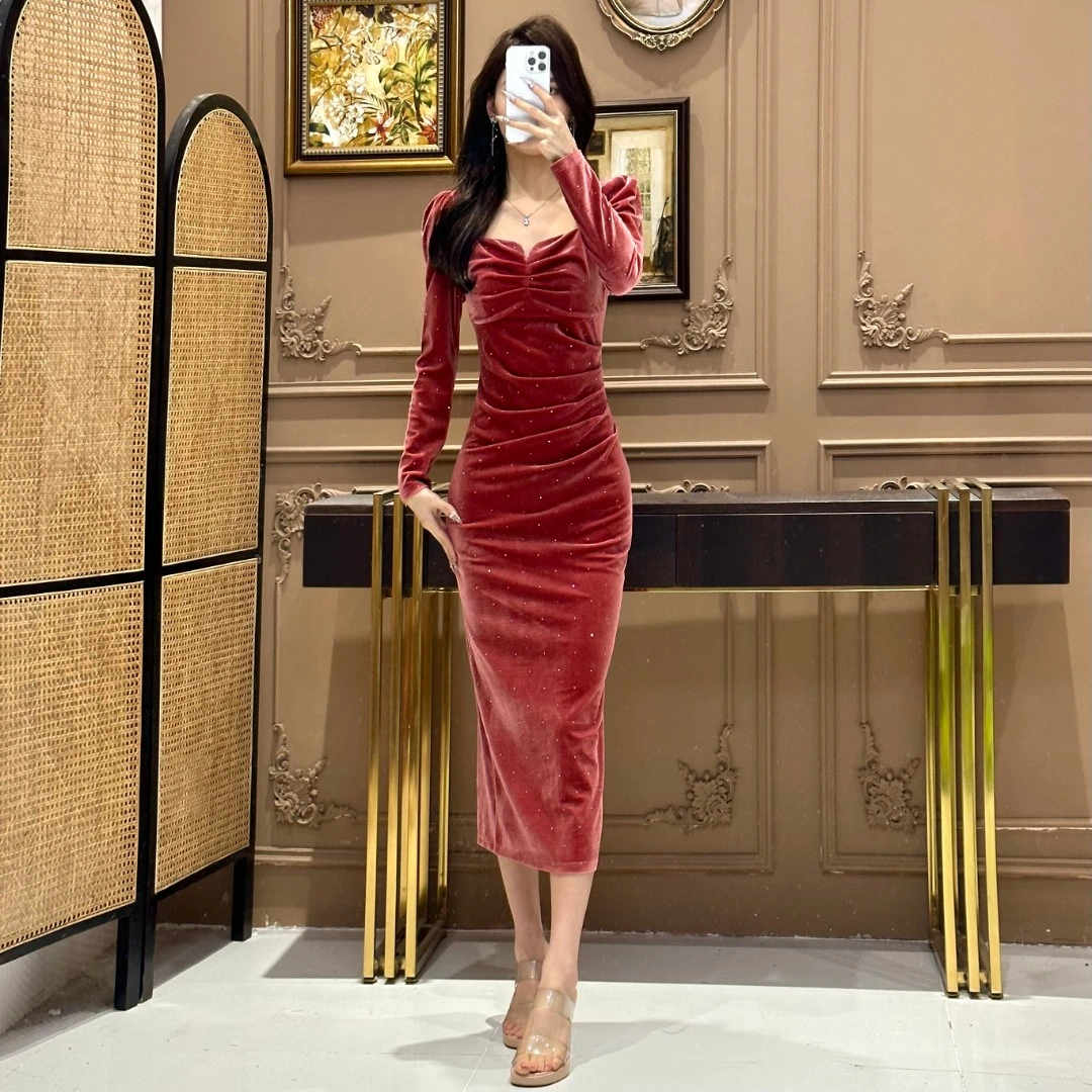 气质女人味轻奢方领长袖丝绒烫钻石榴红显瘦包身时尚百搭连衣裙