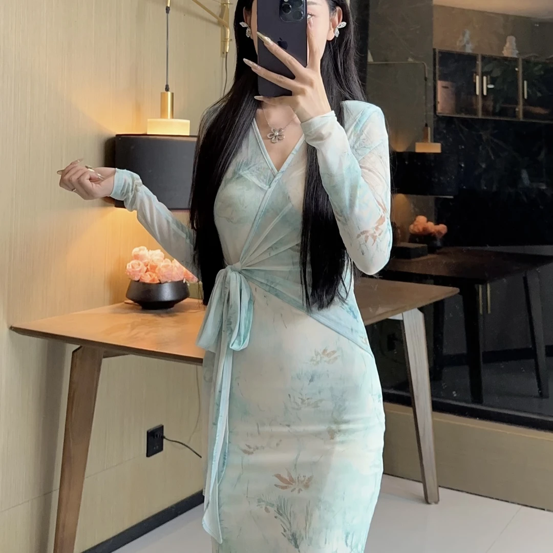 2025春夏款网纱V领绑带长袖青海湖畔显瘦包身修身百搭开衩连衣裙