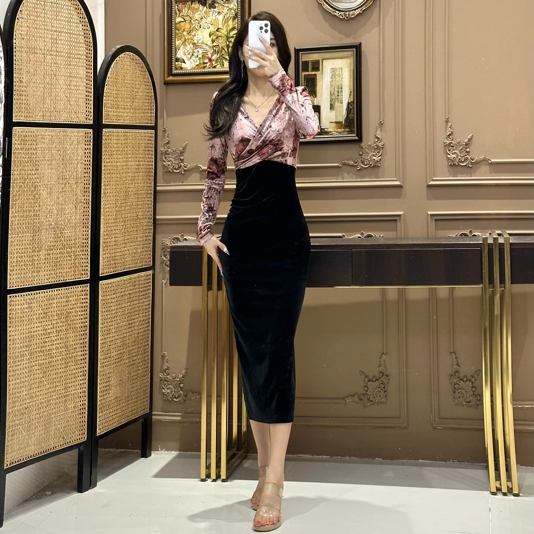 气质女人味轻奢V领长袖丝绒拼接烟雨万千包身时尚百搭长款连衣裙