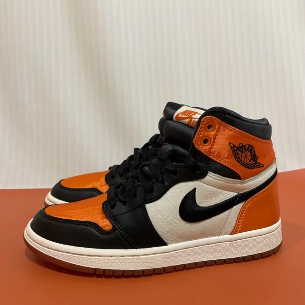36.5码 AJ1橙丝绸 市价1999 二手有原盒 准新