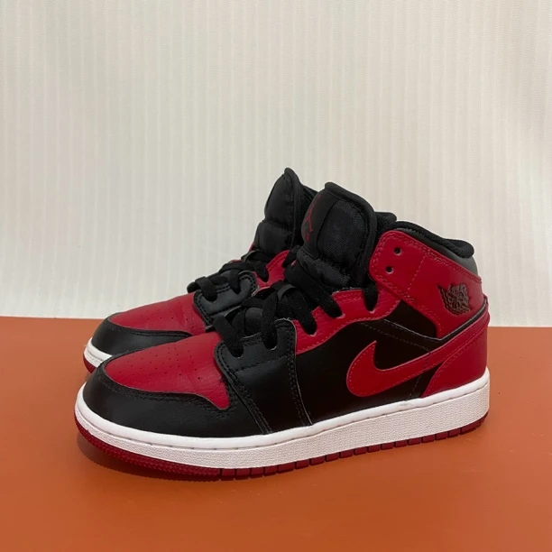 36码 aj1禁穿 市价899 有原盒 99新